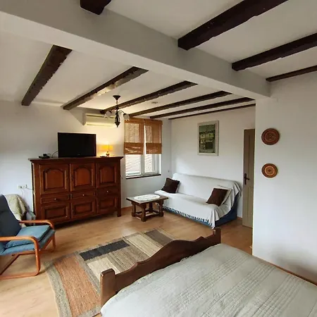 къща тодо̀рица *