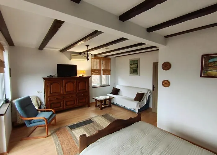 къща тодо̀рица *